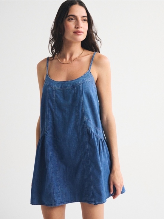 Abercrombie & Fitch Dresses & Skirts - Abercrombie Denim Scoopneck Flowy Mini Dress